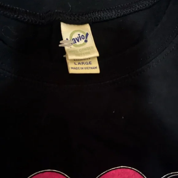 LAS VEGAS Kavio Black Graphic Tee with Pink Heart Design - Picture 3 of 3